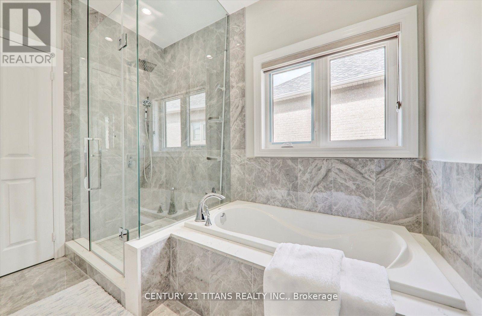 577 Royalpark Way, Vaughan, ON - Indoor Photo Showing Bathroom