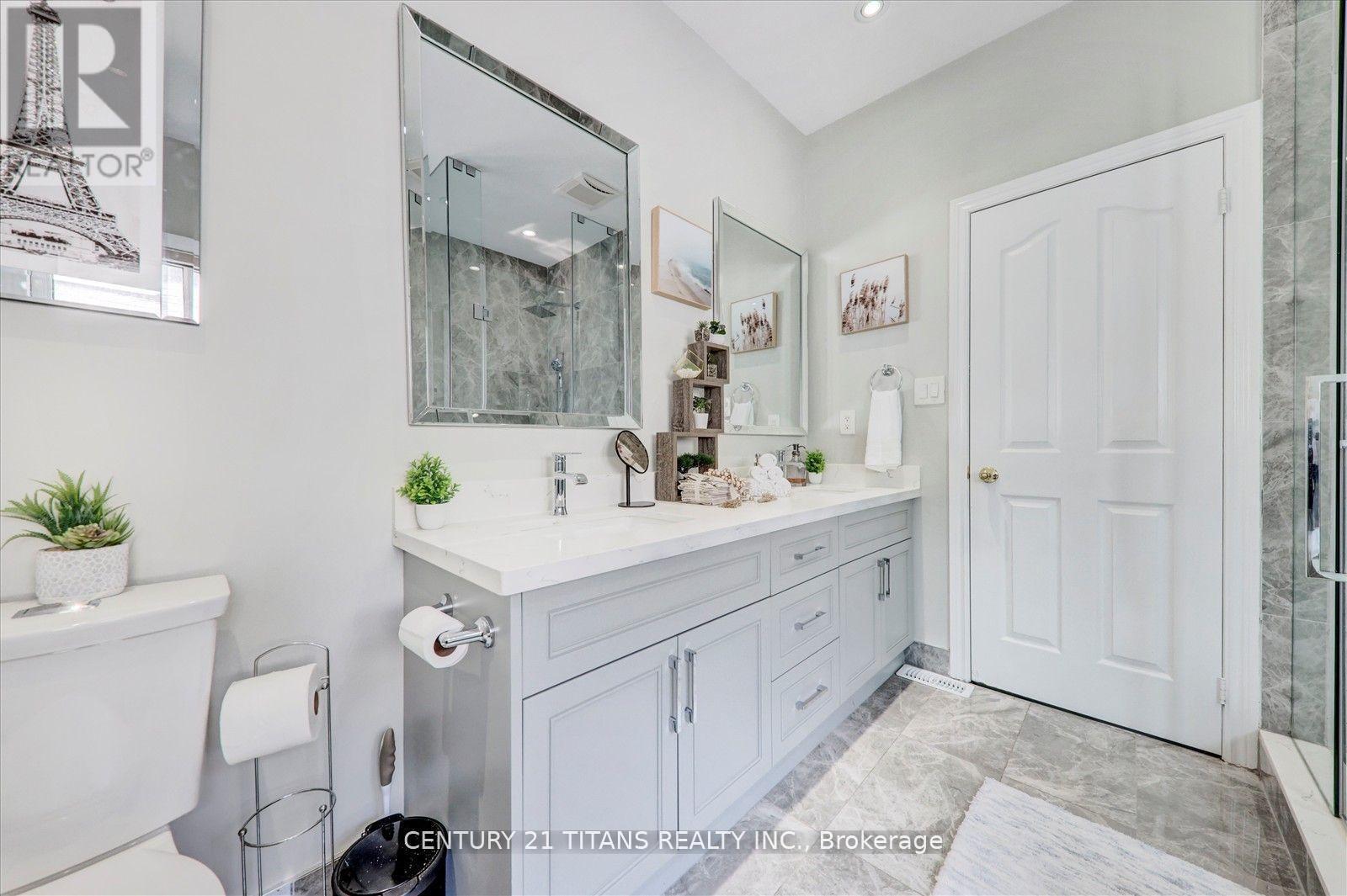 577 Royalpark Way, Vaughan, ON - Indoor Photo Showing Bathroom