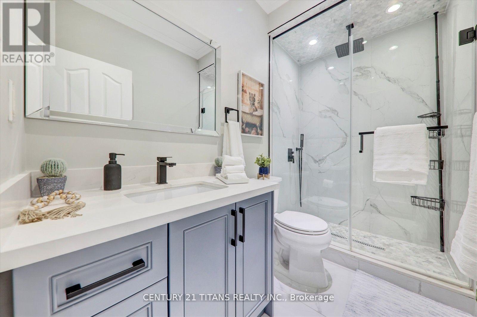 577 Royalpark Way, Vaughan, ON - Indoor Photo Showing Bathroom