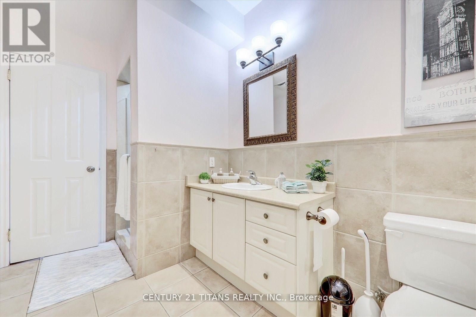 577 Royalpark Way, Vaughan, ON - Indoor Photo Showing Bathroom