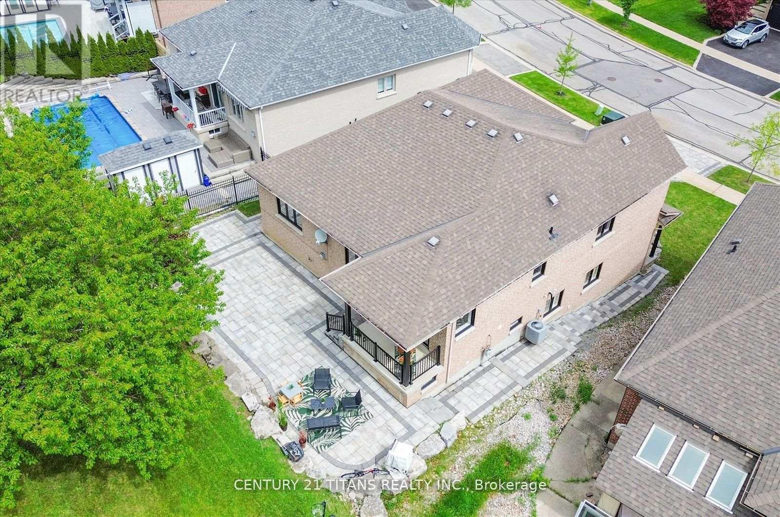 577 Royalpark Way, Vaughan, ON - Outdoor