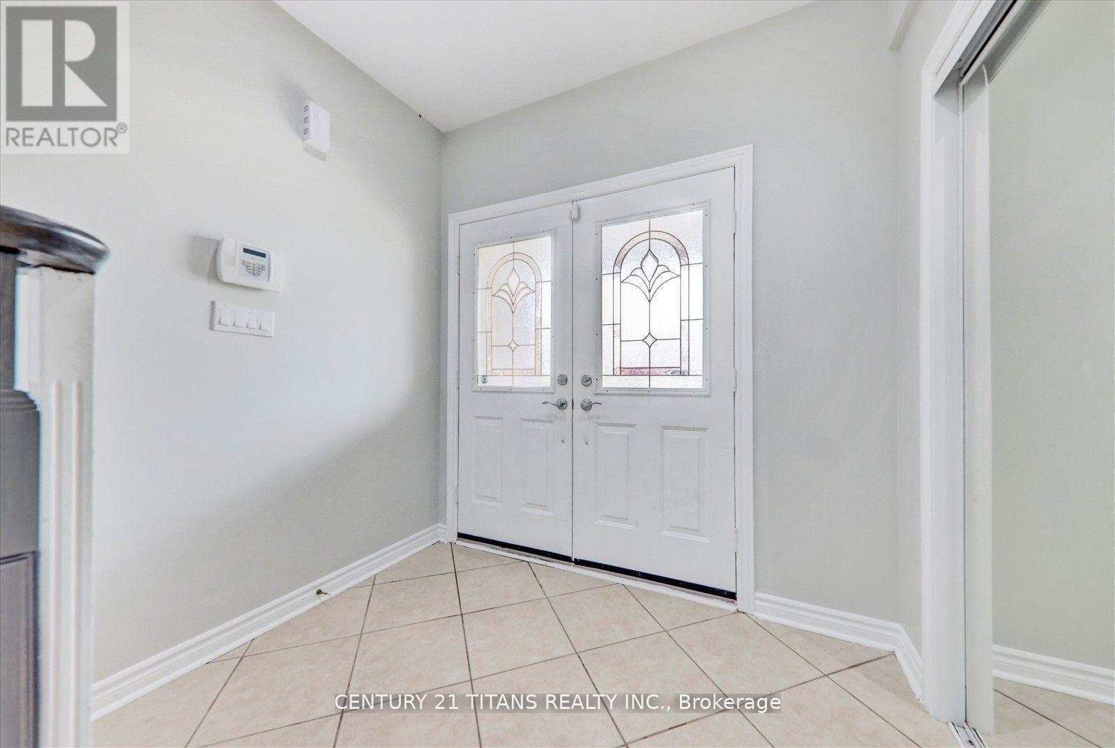 577 Royalpark Way, Vaughan, ON - Indoor Photo Showing Other Room