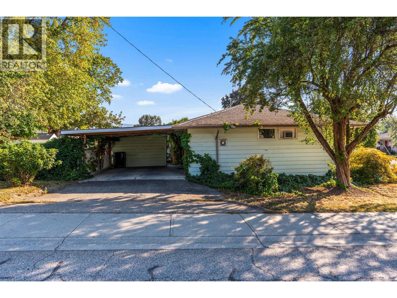 3405 18 Street, Vernon, BC - Outdoor