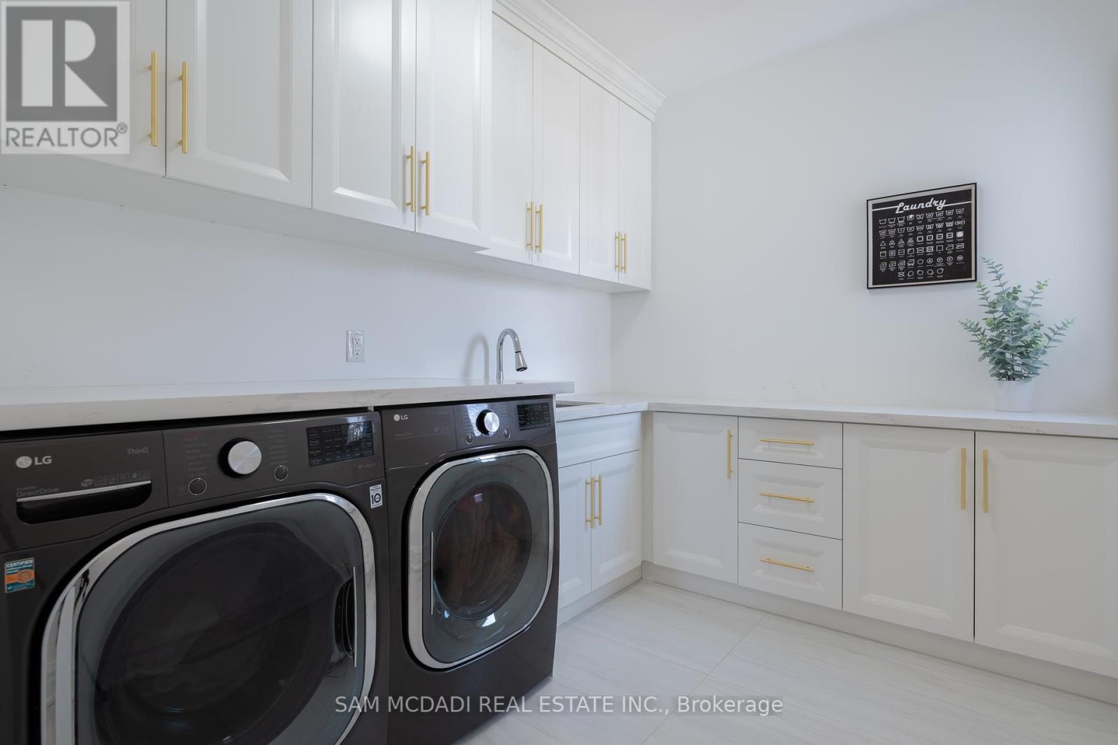 2554 Liruma Road, Mississauga, ON - Indoor Photo Showing Laundry Room