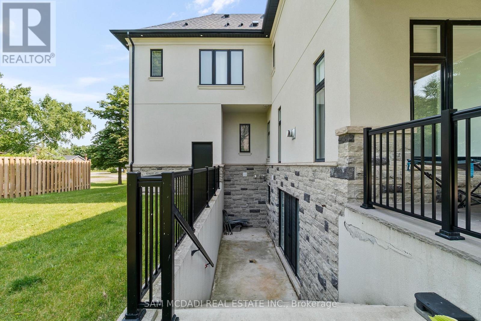 2554 Liruma Road, Mississauga, ON - Outdoor