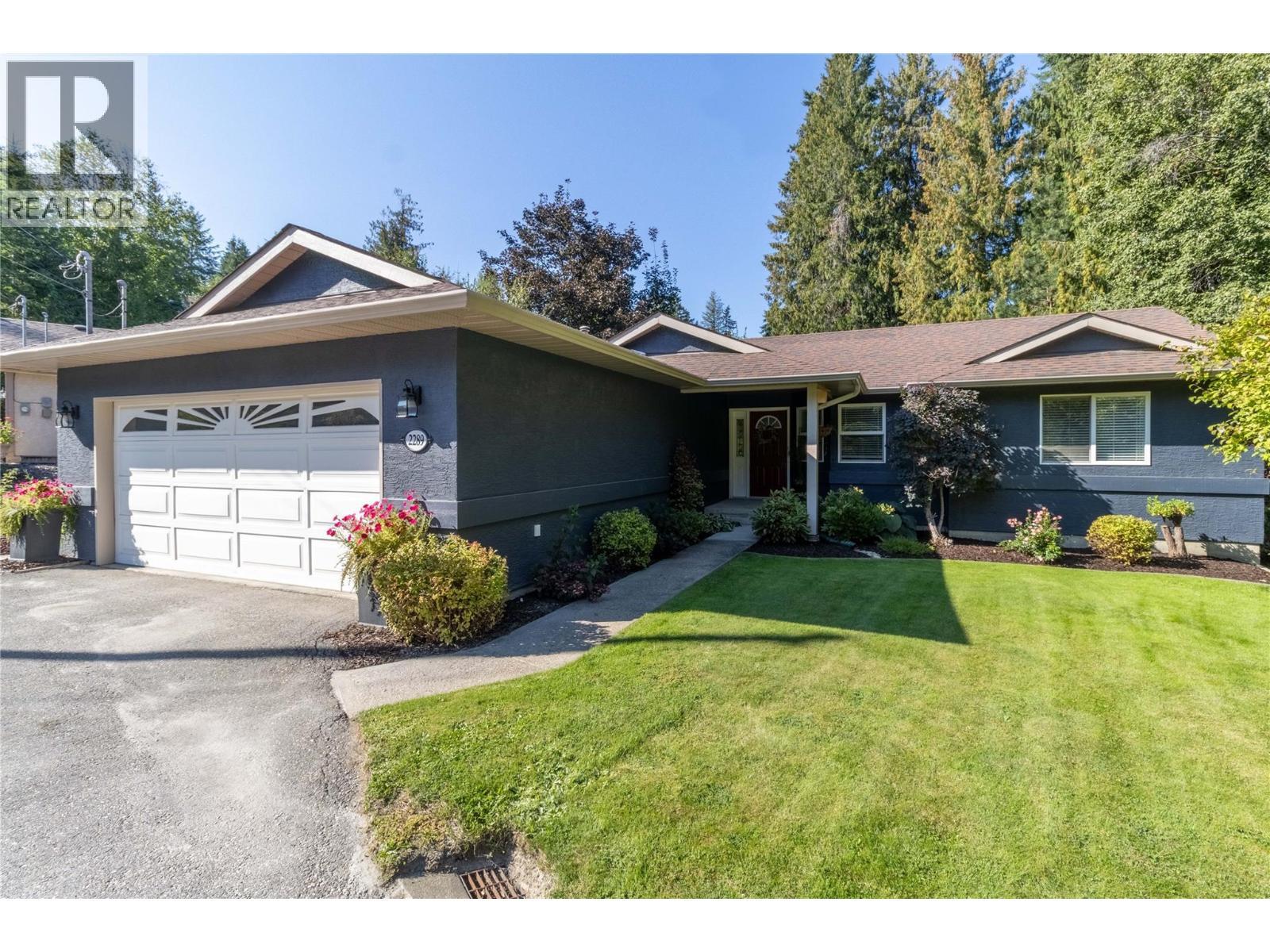 2289 Ta Lana Trail, Sorrento, BC - Outdoor With Facade