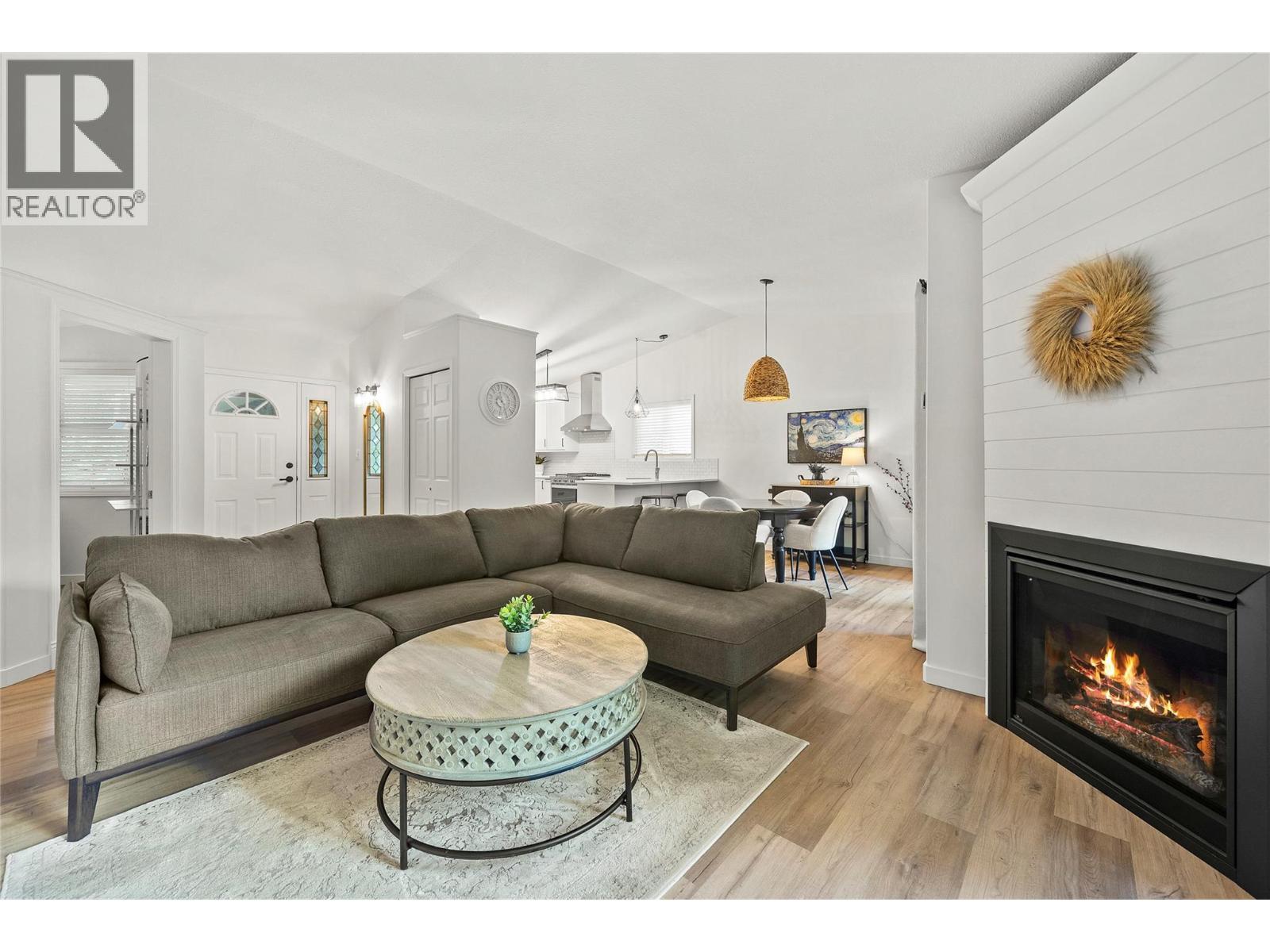 2289 Ta Lana Trail, Sorrento, BC - Indoor Photo Showing Living Room With Fireplace