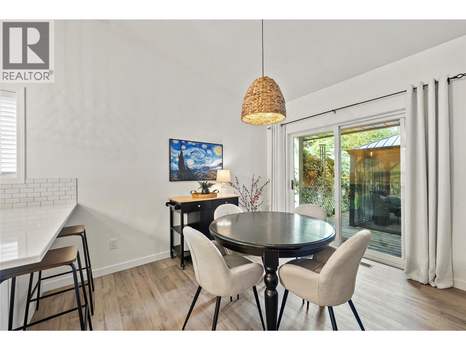 2289 Ta Lana Trail, Sorrento, BC - Indoor Photo Showing Dining Room