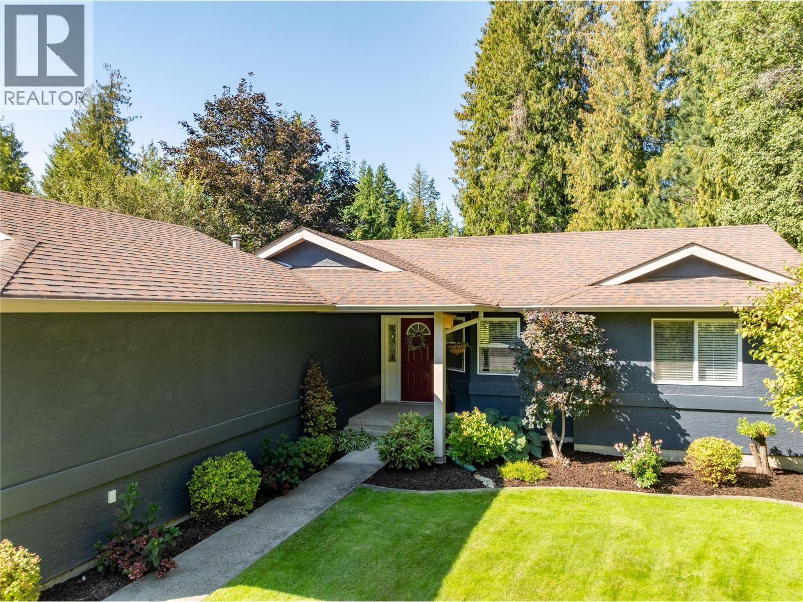 2289 Ta Lana Trail, Sorrento, BC - Outdoor