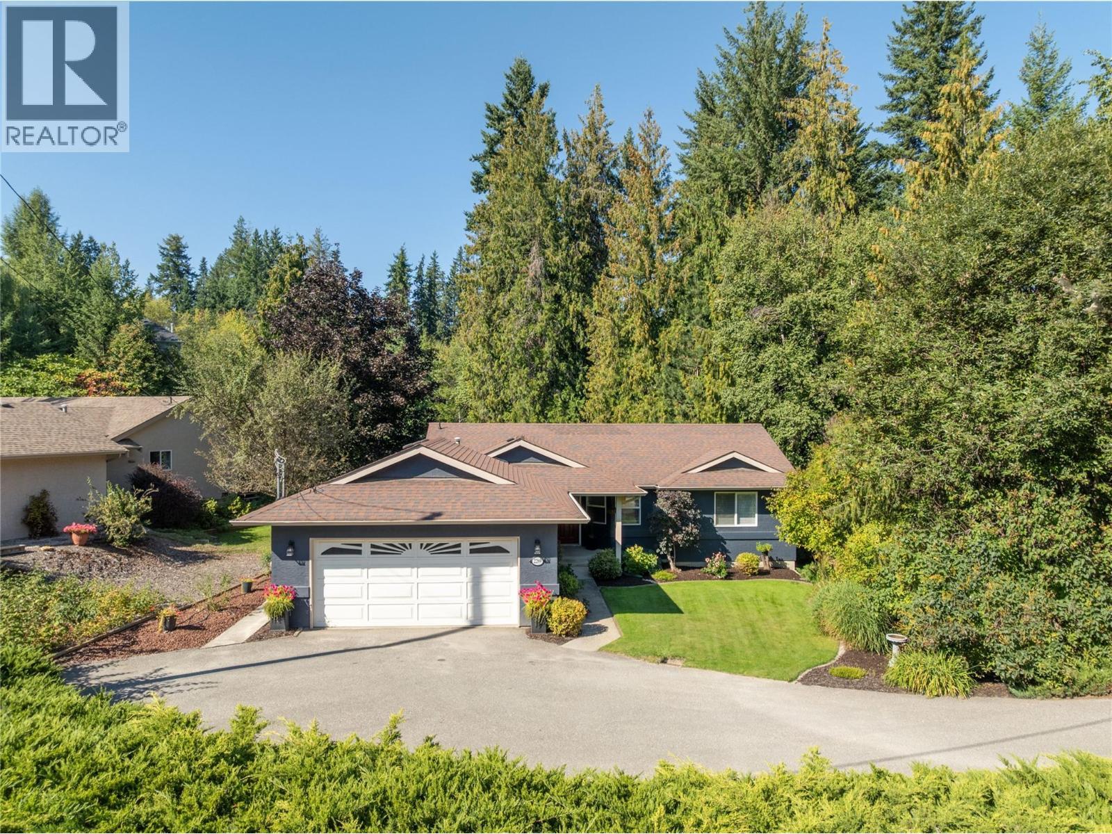 2289 Ta Lana Trail, Sorrento, BC - Outdoor