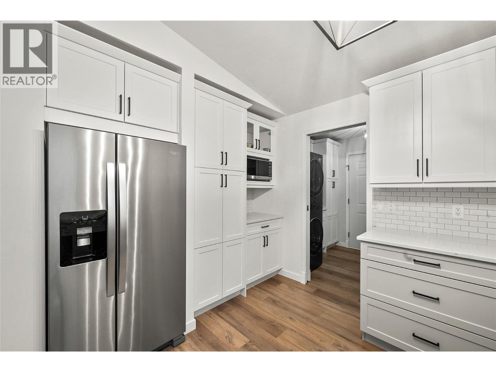 2289 Ta Lana Trail, Sorrento, BC - Indoor Photo Showing Other Room