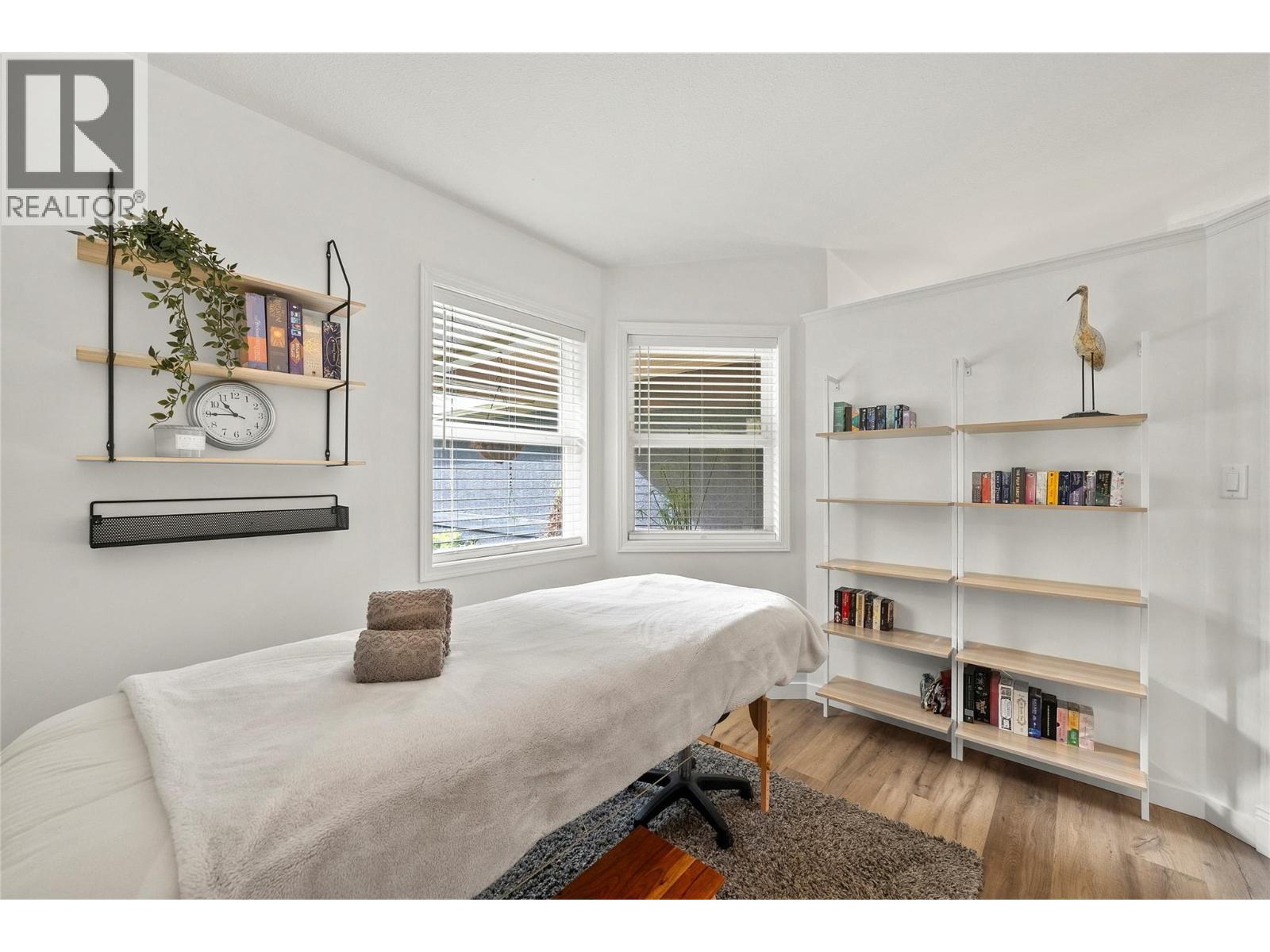 2289 Ta Lana Trail, Sorrento, BC - Indoor Photo Showing Bedroom
