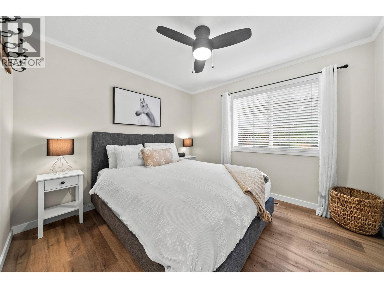 2289 Ta Lana Trail, Sorrento, BC - Indoor Photo Showing Bedroom