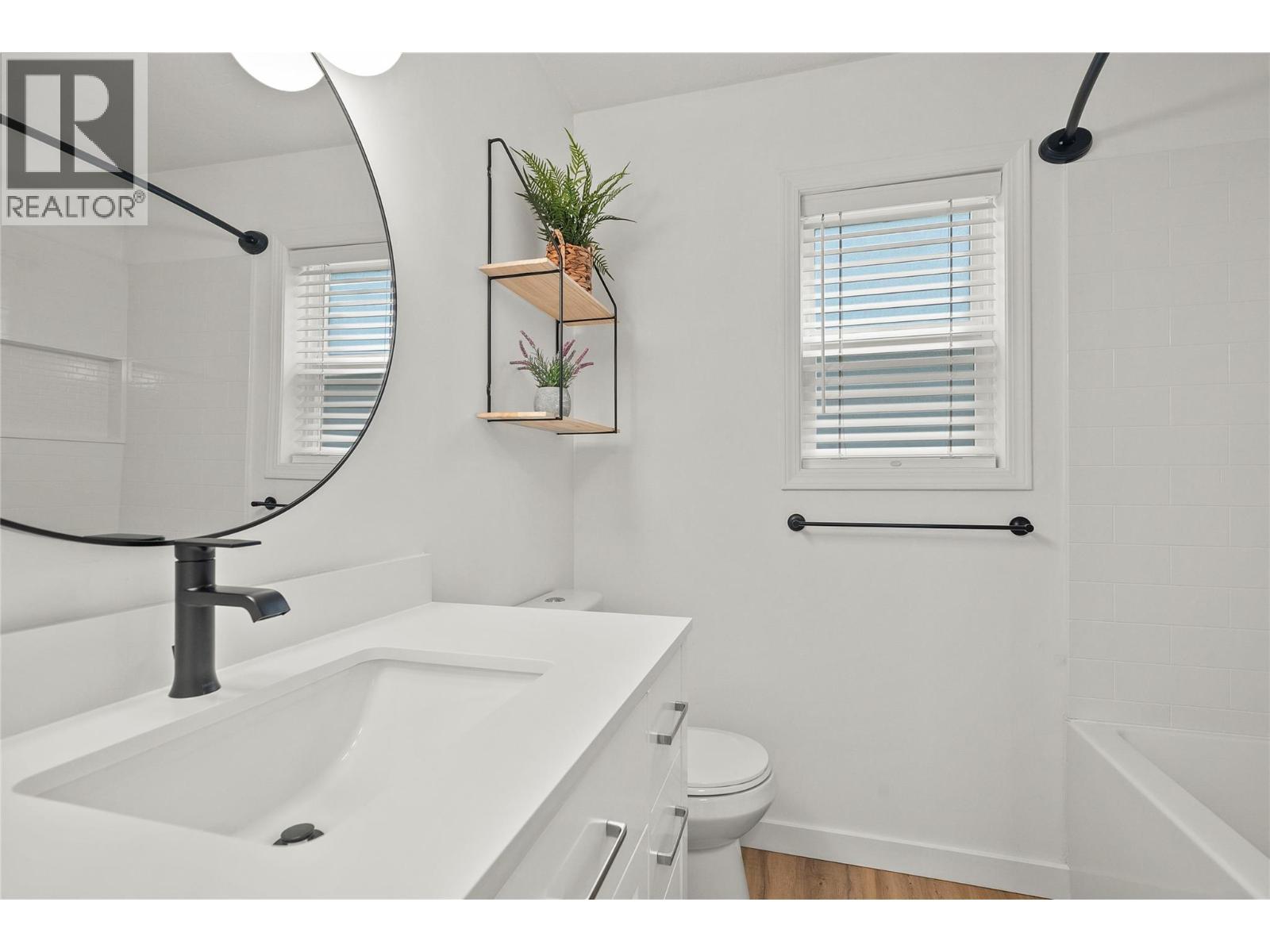 2289 Ta Lana Trail, Sorrento, BC - Indoor Photo Showing Bathroom