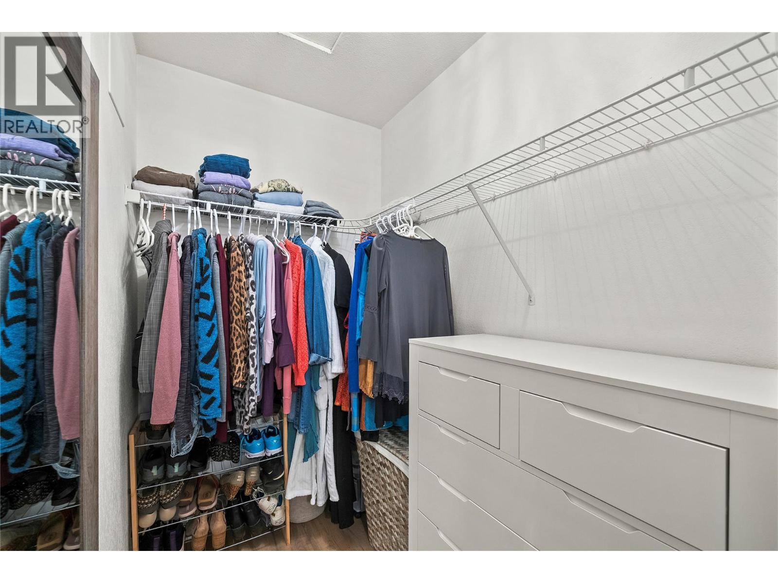 2289 Ta Lana Trail, Sorrento, BC - Indoor With Storage