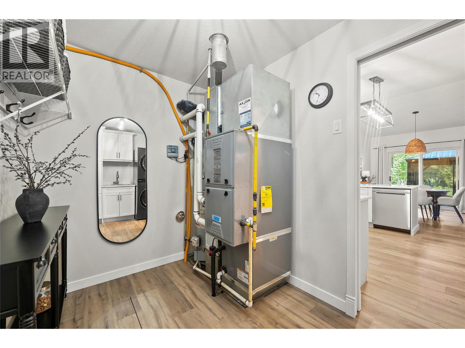 2289 Ta Lana Trail, Sorrento, BC - Indoor Photo Showing Other Room