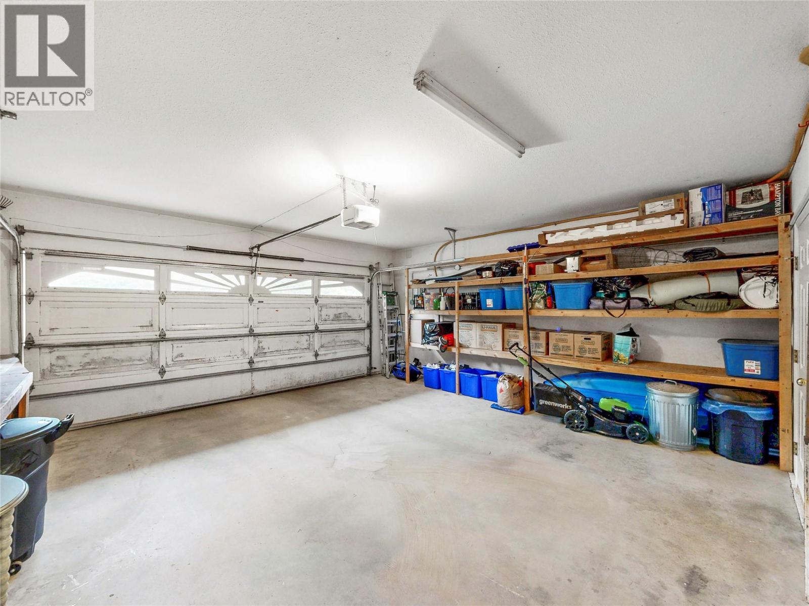 2289 Ta Lana Trail, Sorrento, BC - Indoor Photo Showing Garage