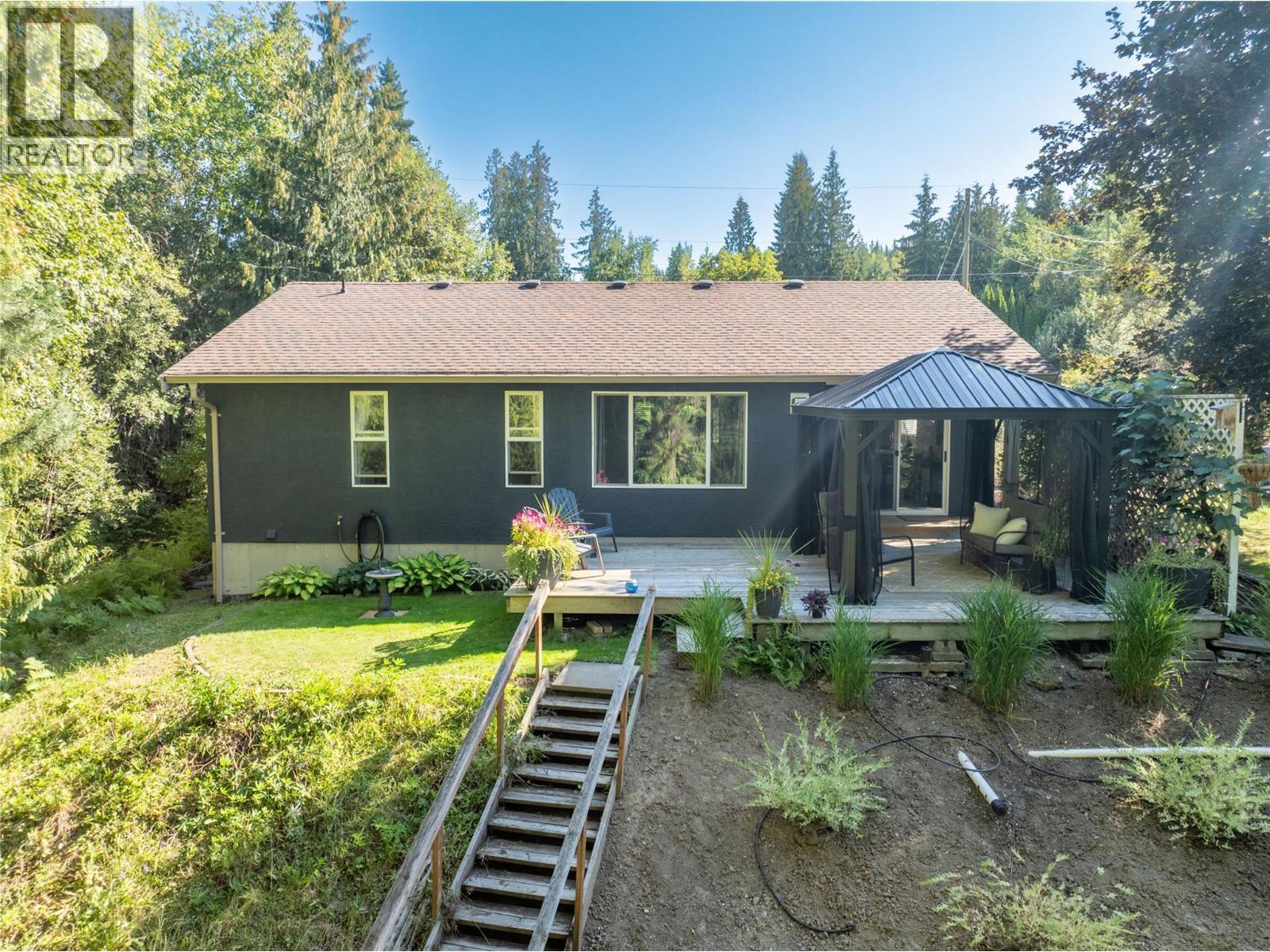 2289 Ta Lana Trail, Sorrento, BC - Outdoor