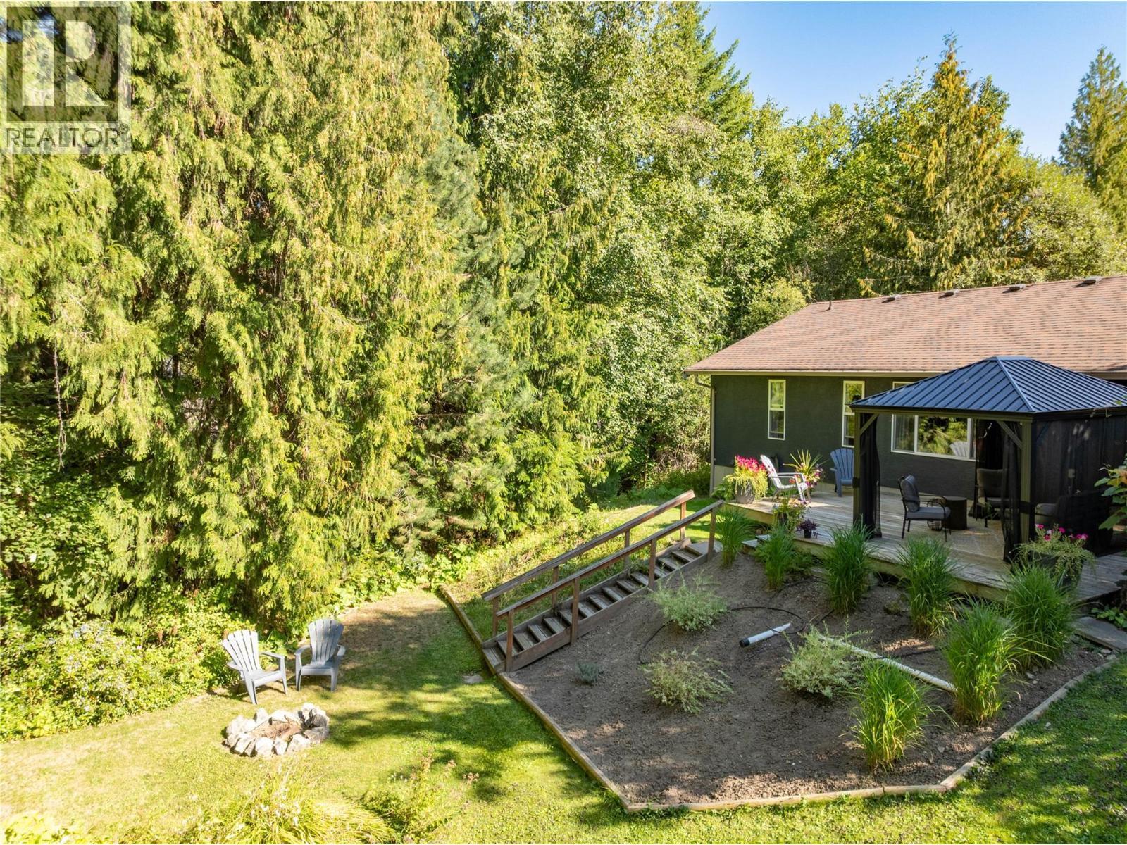 2289 Ta Lana Trail, Sorrento, BC - Outdoor