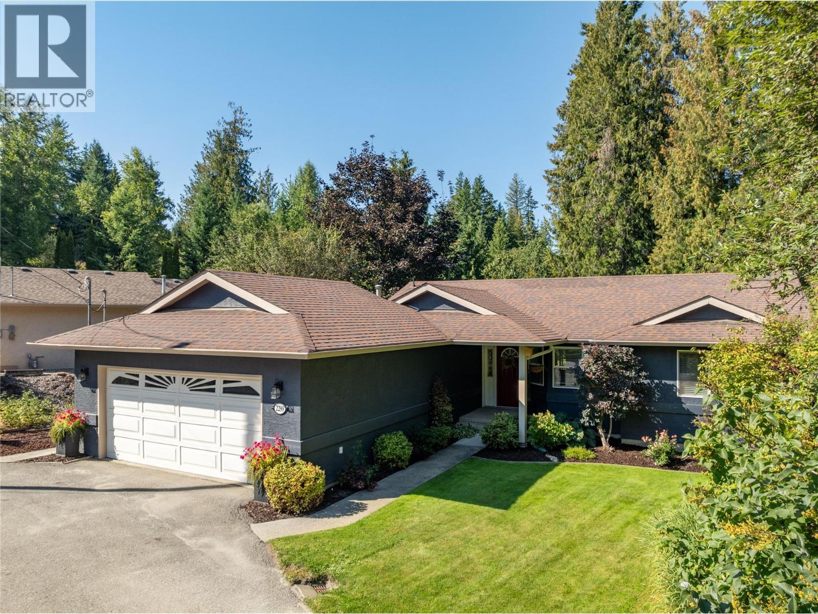 2289 Ta Lana Trail, Sorrento, BC - Outdoor