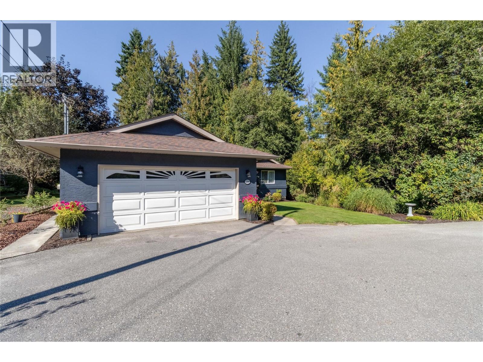2289 Ta Lana Trail, Sorrento, BC - Outdoor
