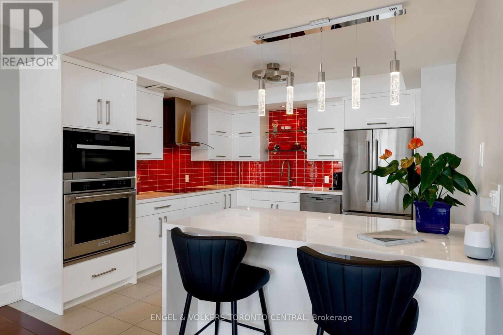 803E - 460 Queens Quay Way W, Toronto, ON - Indoor Photo Showing Kitchen