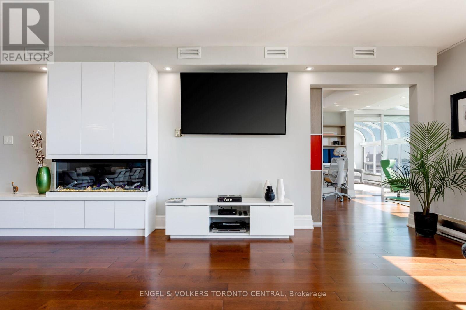 803E - 460 Queens Quay Way W, Toronto, ON - Indoor