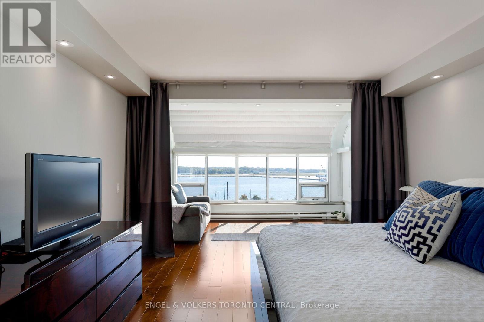 803E - 460 Queens Quay Way W, Toronto, ON - Indoor Photo Showing Bedroom