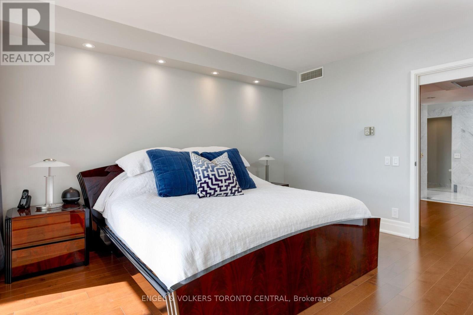 803E - 460 Queens Quay Way W, Toronto, ON - Indoor Photo Showing Bedroom