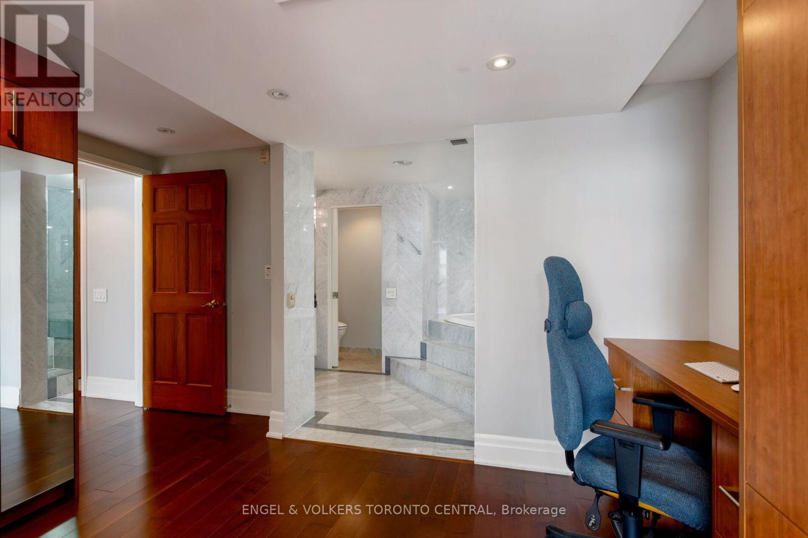 803E - 460 Queens Quay Way W, Toronto, ON - Indoor