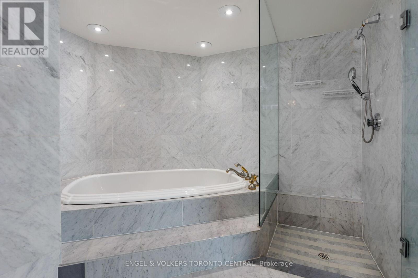 803E - 460 Queens Quay Way W, Toronto, ON - Indoor Photo Showing Bathroom