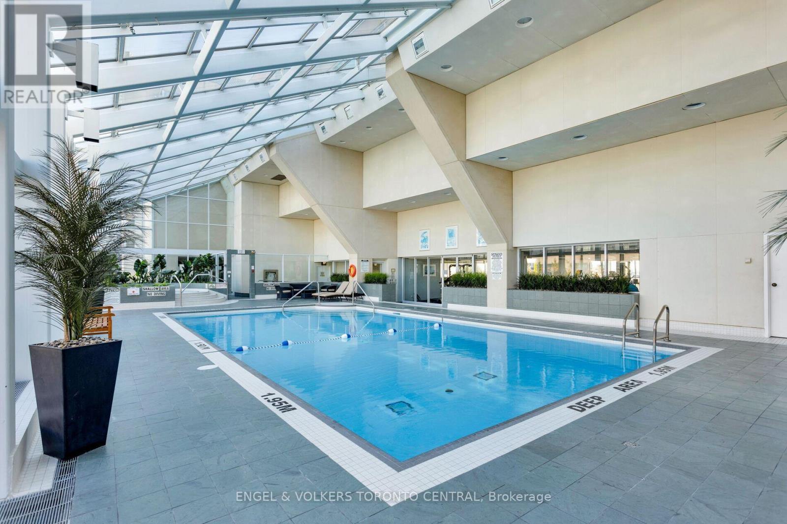 803E - 460 Queens Quay Way W, Toronto, ON - Photo Showing Other Room With In Ground Pool