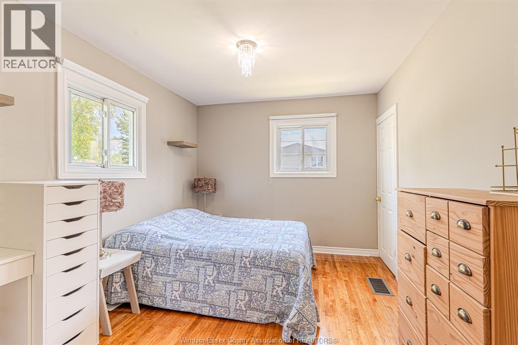 2297 Parent, Windsor, ON - Indoor Photo Showing Bedroom