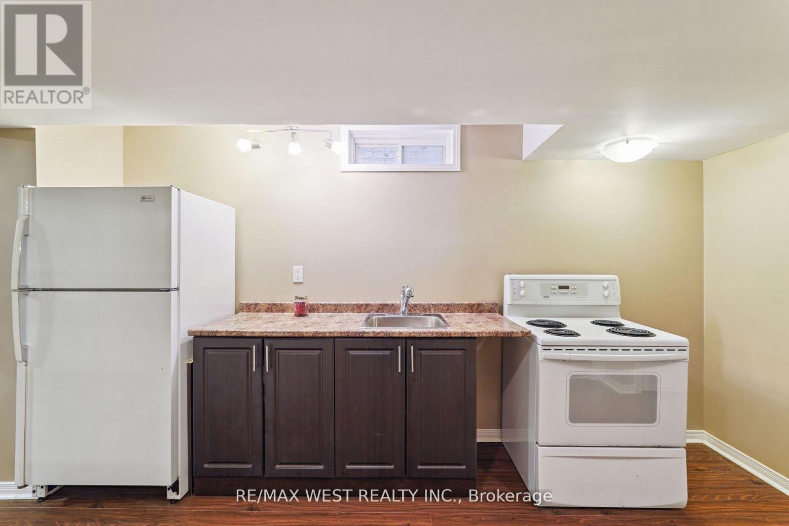 148 Chayna Crescent, Vaughan, ON - Indoor Photo Showing Kitchen