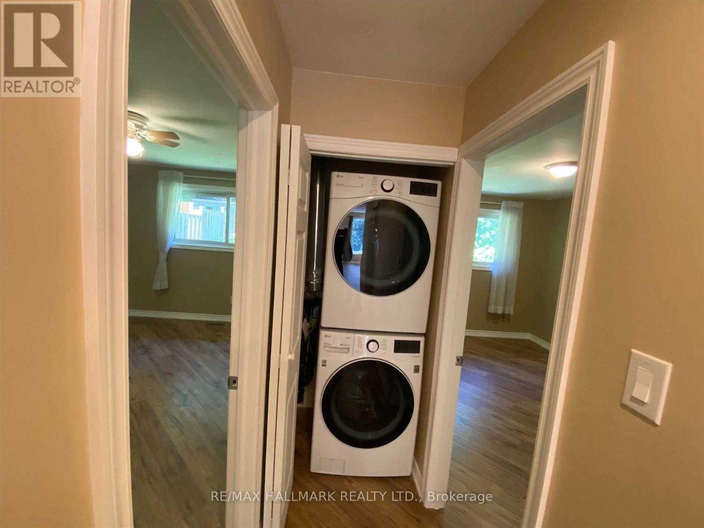 Main - 331 Roywood Crescent, Newmarket, ON - Indoor Photo Showing Laundry Room