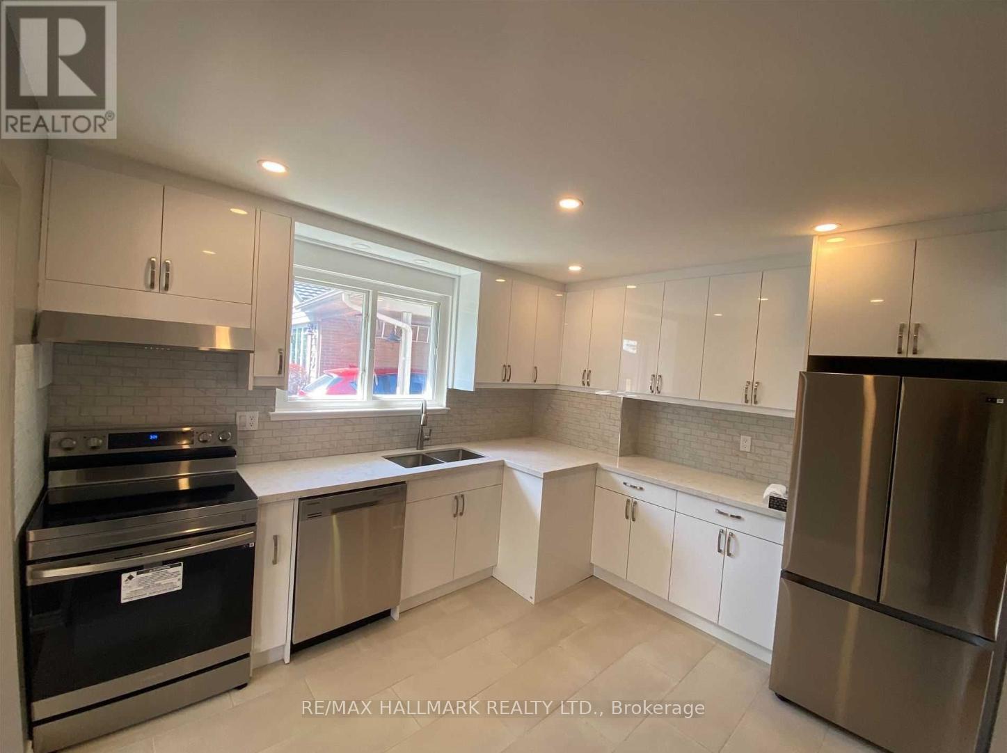 Main - 331 Roywood Crescent, Newmarket, ON - Indoor Photo Showing Kitchen With Double Sink