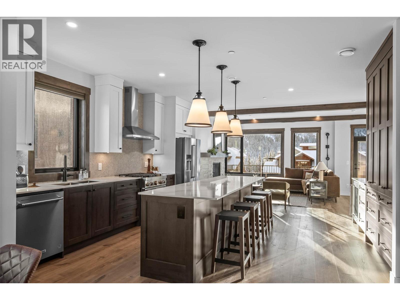 7000 Mcgillivray Lake Drive Unit# 16, Sun Peaks, BC - Indoor Photo Showing Kitchen With Upgraded Kitchen