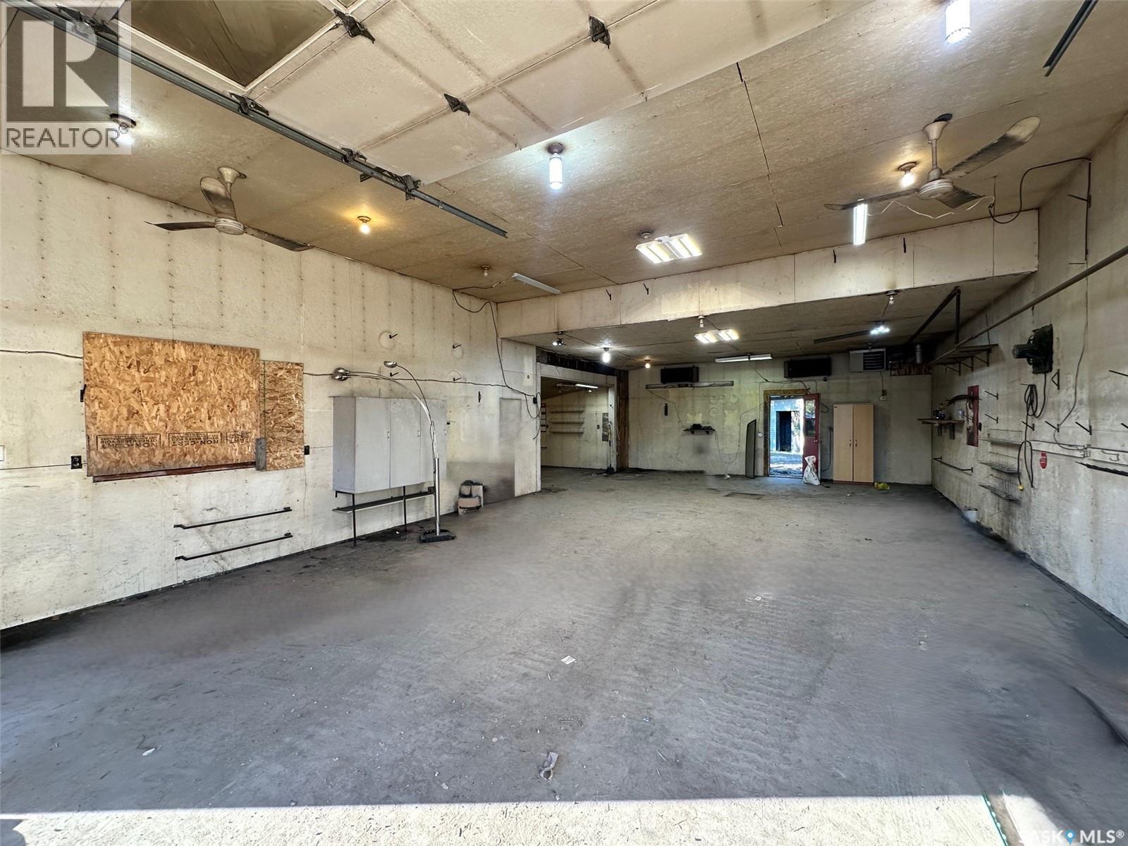 South Acreage Hudson Bay, Hudson Bay, SK - Indoor Photo Showing Garage