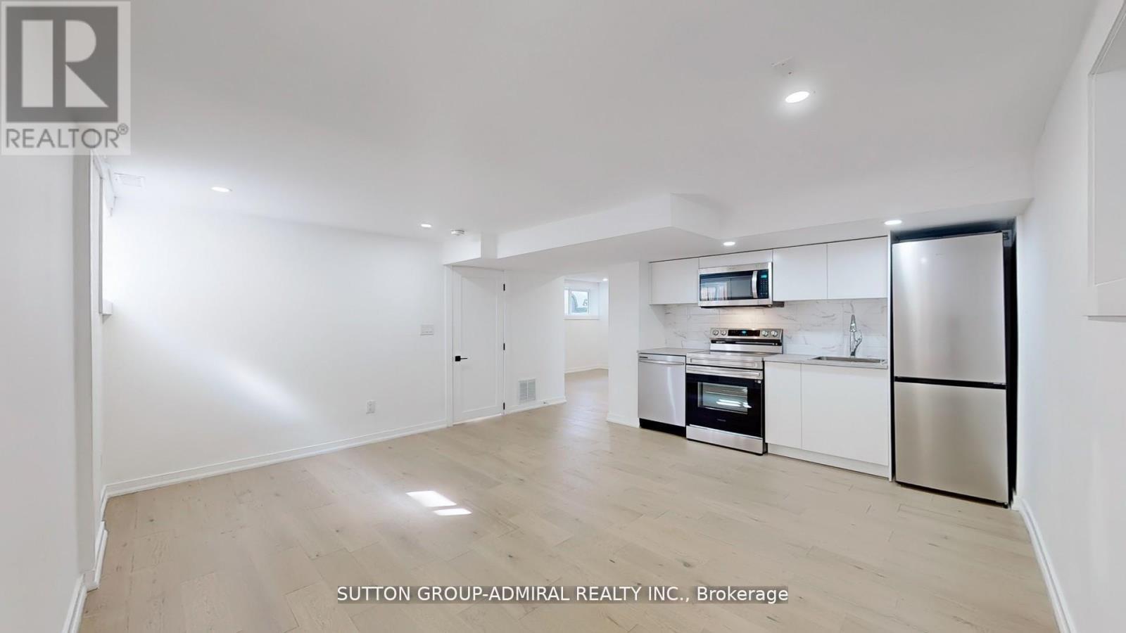 Basement 2 - 118 Clifton Avenue, Toronto, ON - Indoor Photo Showing Kitchen