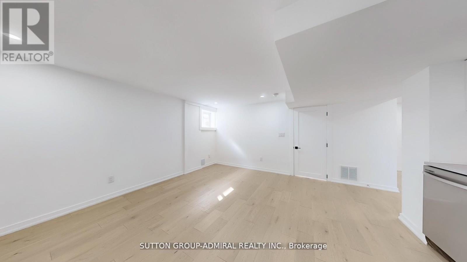 Basement 2 - 118 Clifton Avenue, Toronto, ON - Indoor Photo Showing Other Room