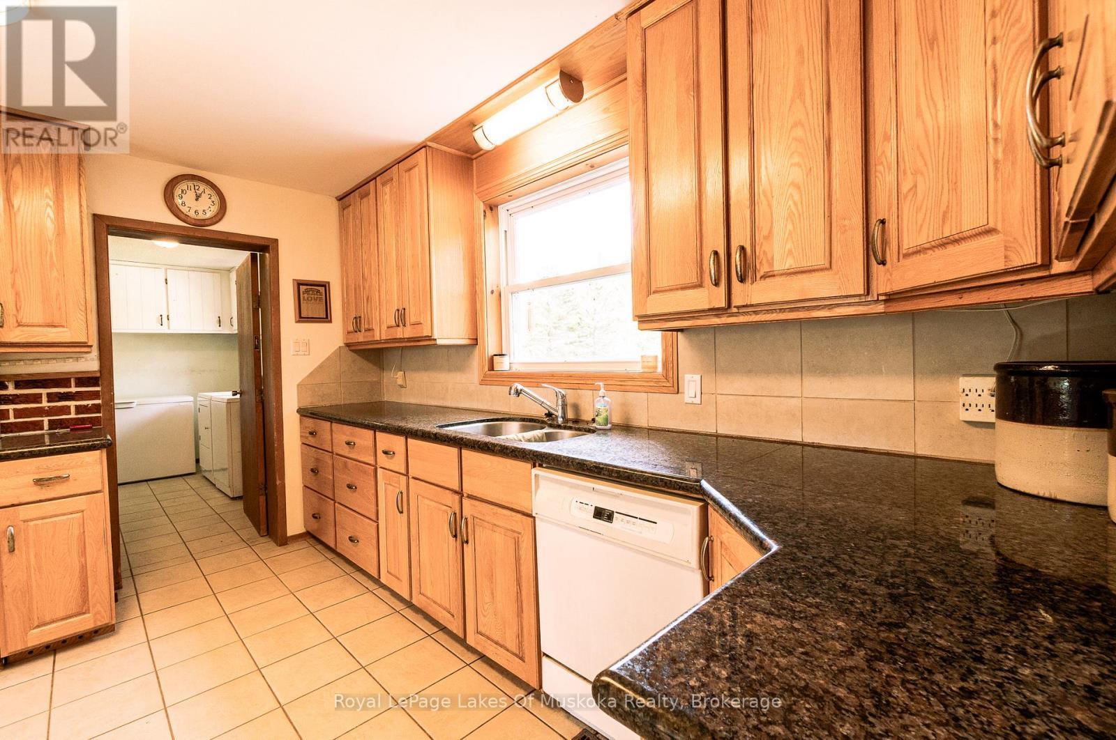 96 520 Highway W, Armour, ON - Indoor Photo Showing Kitchen With Double Sink