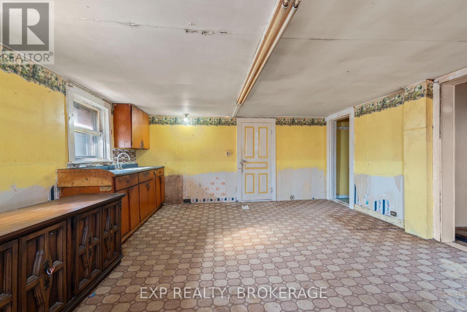 1619 County 2 Road, Front Of Yonge, ON - Indoor