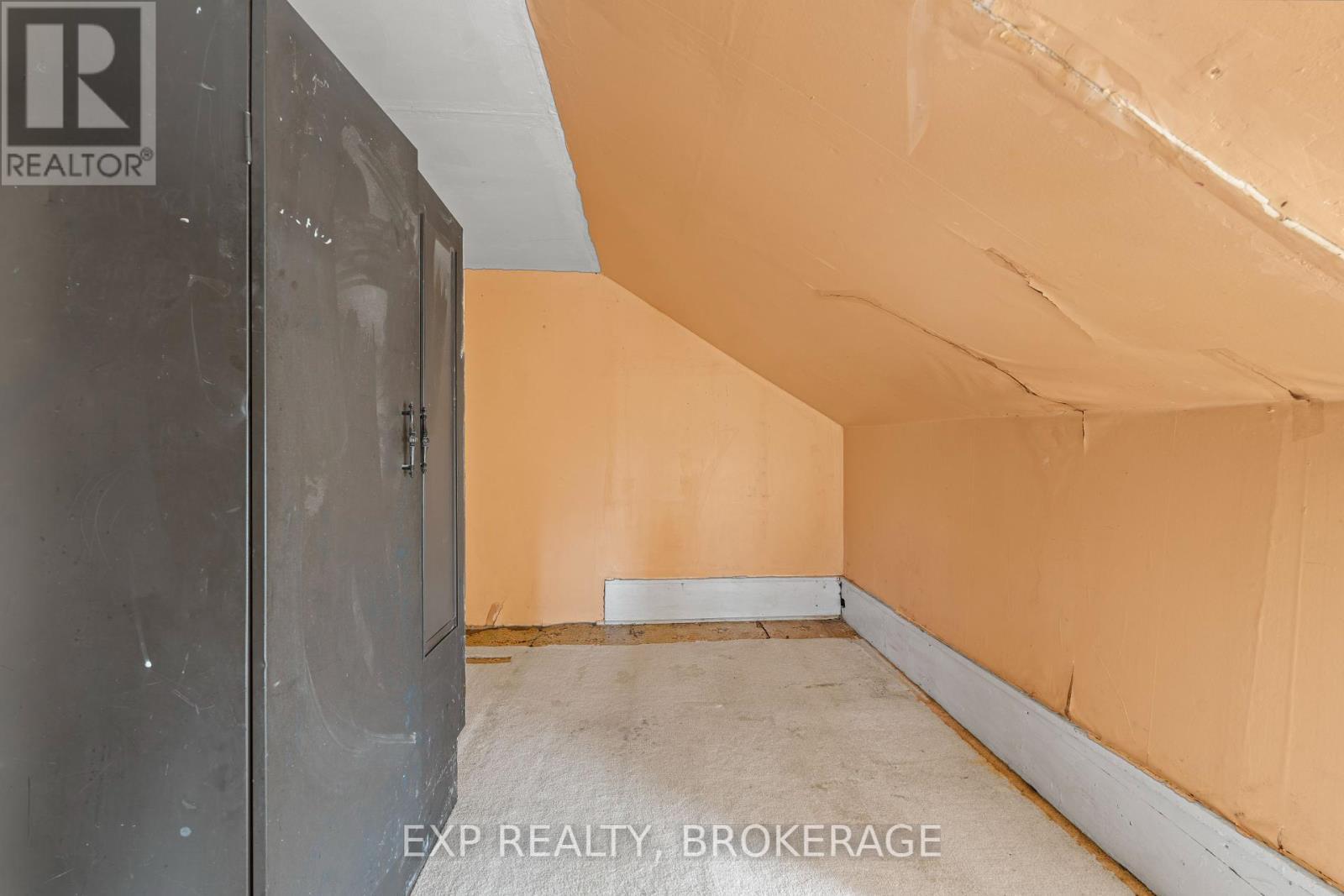 1619 County 2 Road, Front Of Yonge, ON - Indoor Photo Showing Other Room