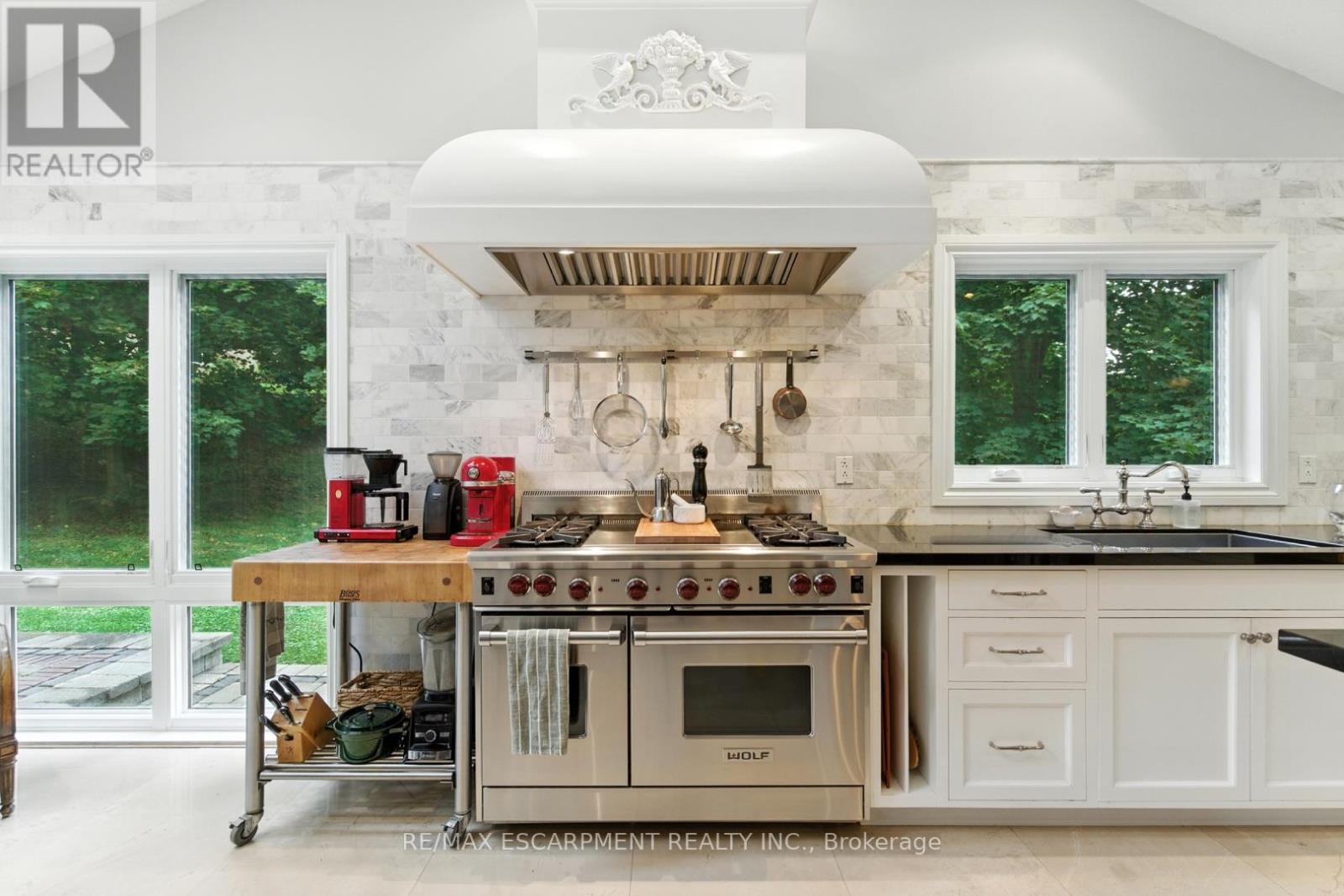 65 Maple Avenue, Hamilton, ON - Indoor Photo Showing Kitchen