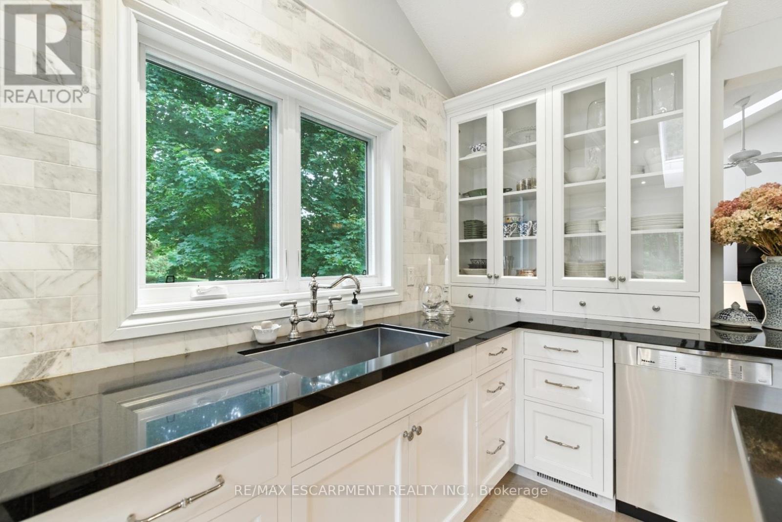 65 Maple Avenue, Hamilton, ON - Indoor Photo Showing Kitchen