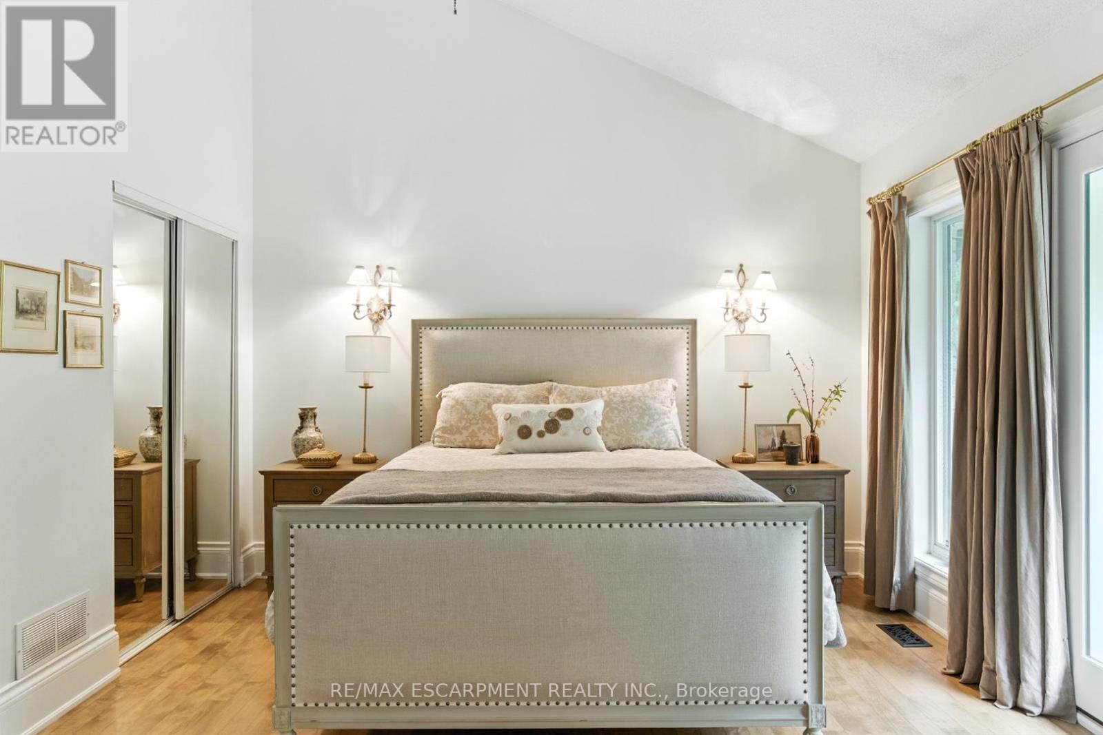 65 Maple Avenue, Hamilton, ON - Indoor Photo Showing Bedroom