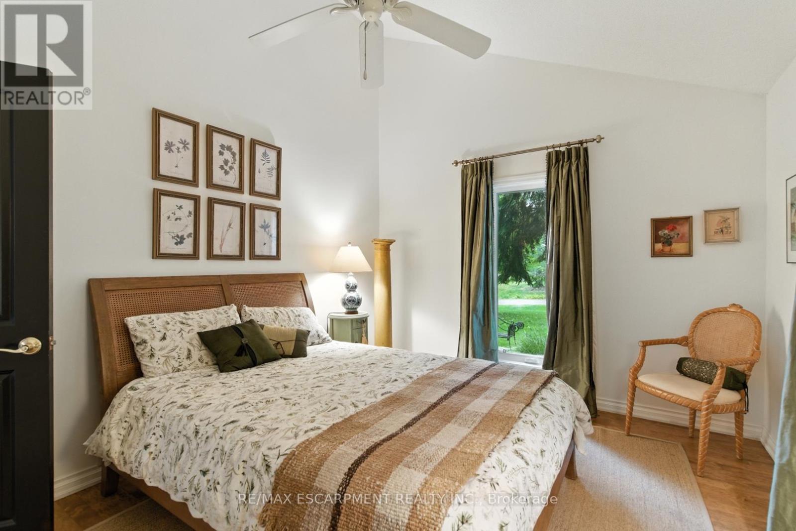 65 Maple Avenue, Hamilton, ON - Indoor Photo Showing Bedroom