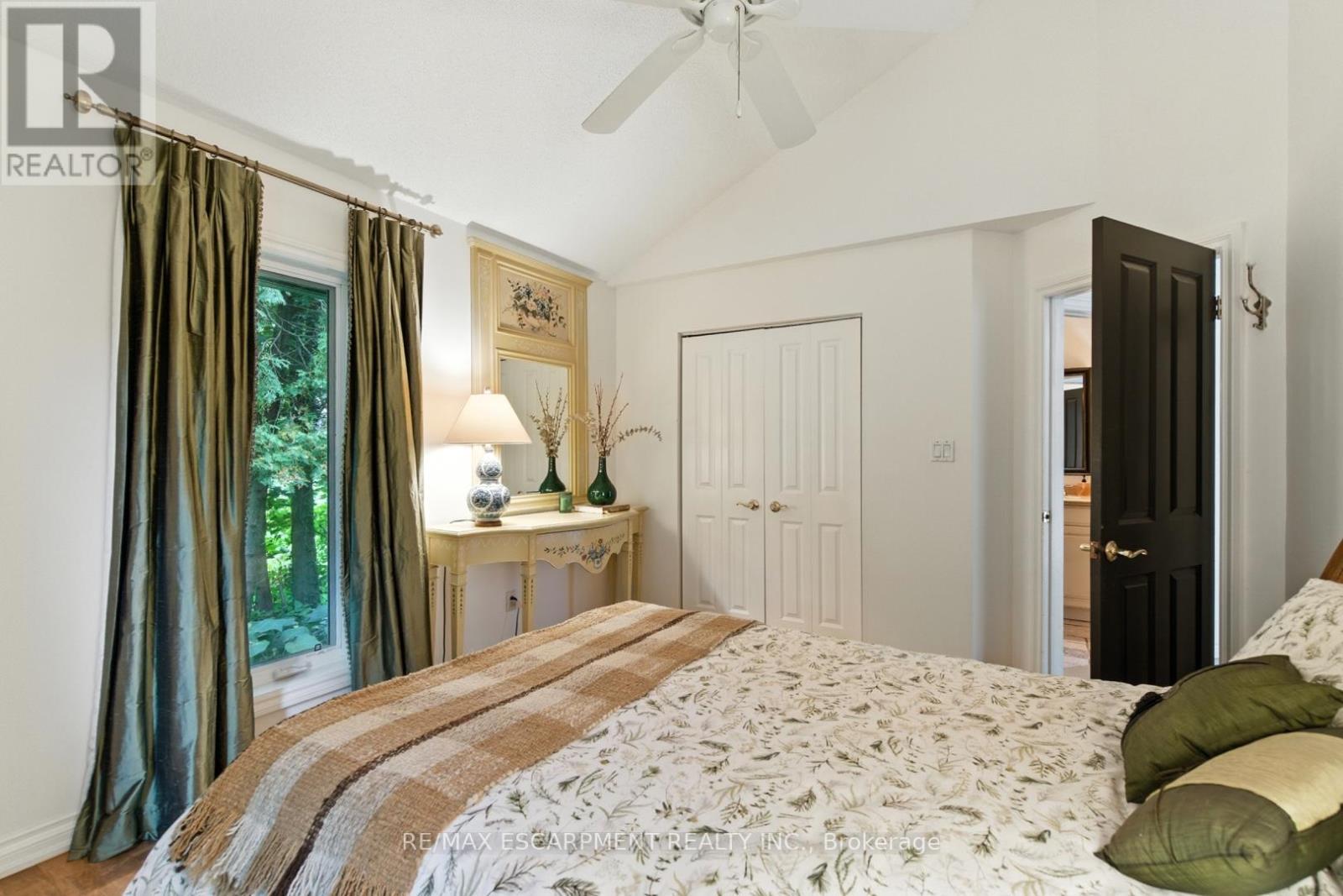 65 Maple Avenue, Hamilton, ON - Indoor Photo Showing Bedroom