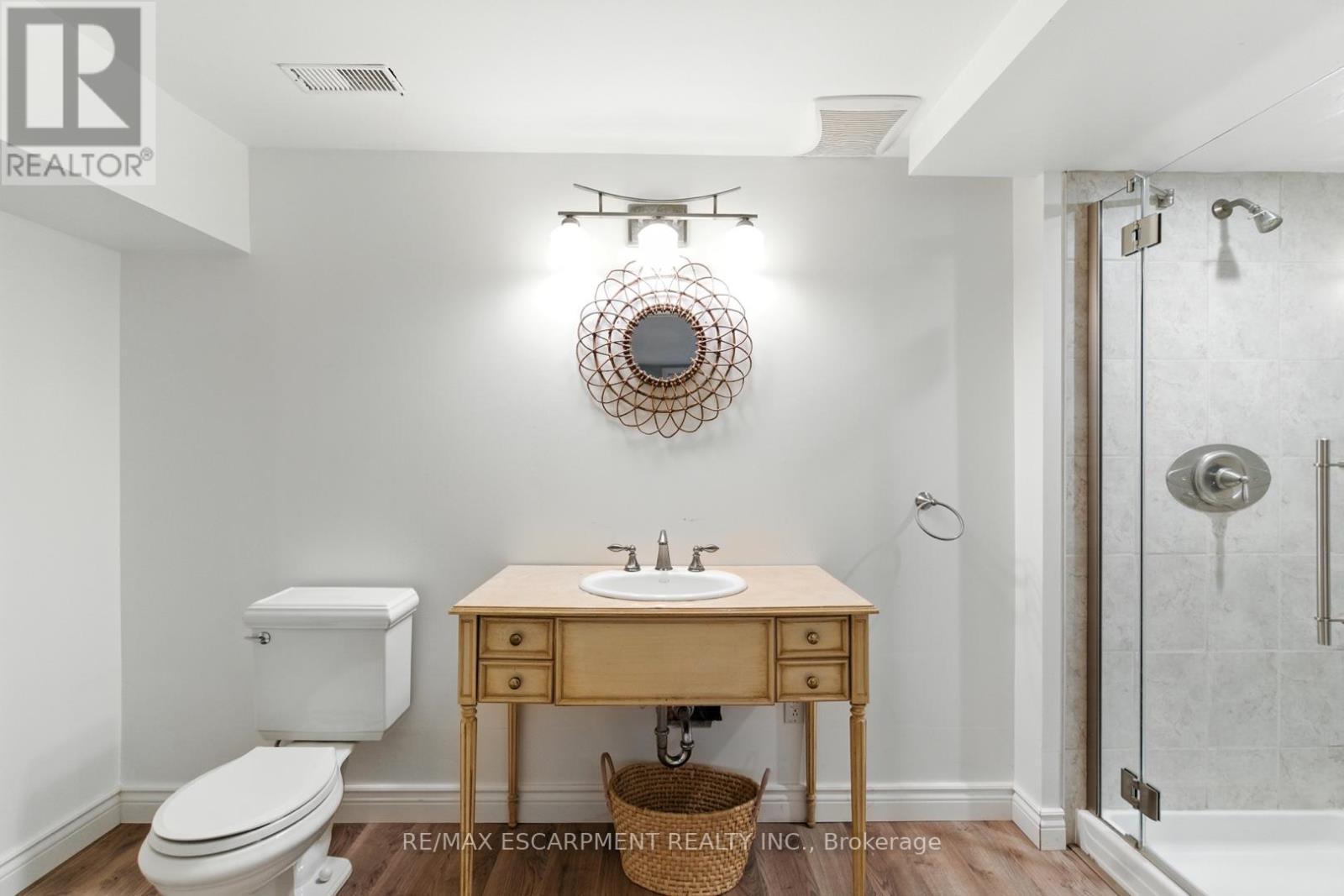 65 Maple Avenue, Hamilton, ON - Indoor Photo Showing Bathroom