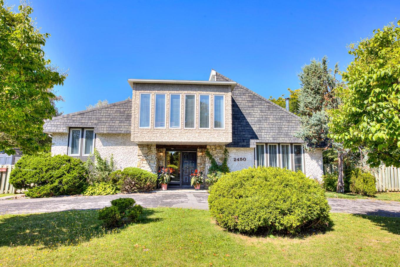 Frontage - 2450 Rue Lupien, Longueuil (Saint-Hubert), QC - Outdoor